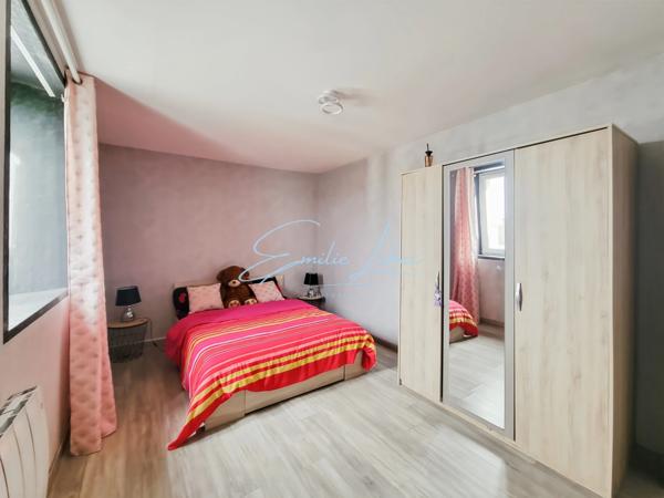 INVESTISSEURS!!! Centre-bourg d'Elliant - Immeuble 300M2 et parcelle de plus de 1000m2 divisible.