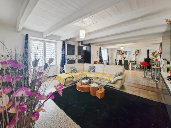 INVESTISSEURS!!! Centre-bourg d'Elliant - Immeuble 300M2 et parcelle de plus de 1000m2 divisible.