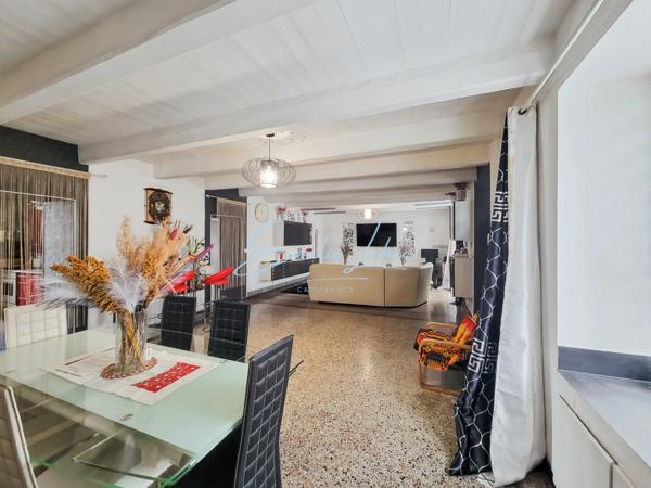 INVESTISSEURS!!! Centre-bourg d'Elliant - Immeuble 300M2 et parcelle de plus de 1000m2 divisible.