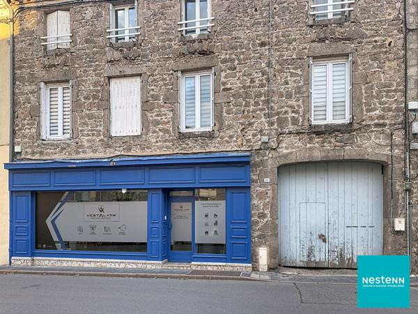 Centre ville de Feurs Immeuble d'environ 316,68 m2 , un local commercial, 2 appartements, un atelier, une cour intérieure et deux petites dépendances