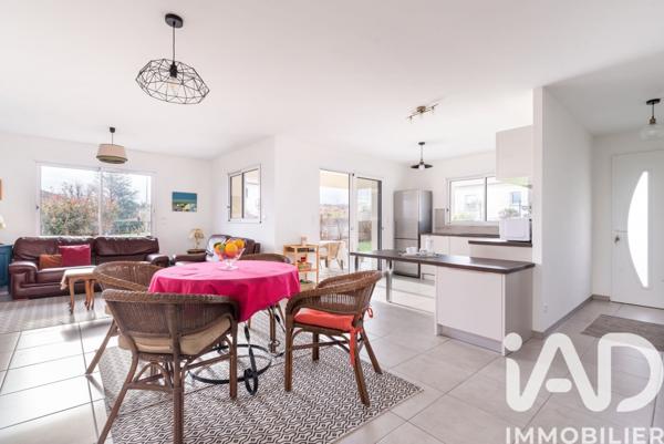 Maison à vendre 5 pièces 123 m² Commelle-Vernay