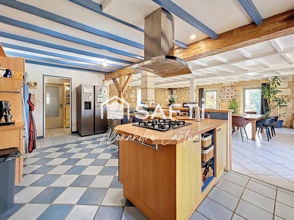 Belle demeure en pierre du 19e.