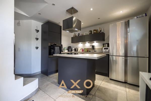 EXCLUSIVITE - MEYREUIL - MAISON DE VILLE - DEPENDANCE - JARDIN - PISCINE - TERRASSES - GARAGE -