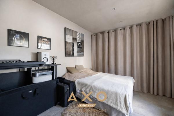 EXCLUSIVITE - MEYREUIL - MAISON DE VILLE - DEPENDANCE - JARDIN - PISCINE - TERRASSES - GARAGE -