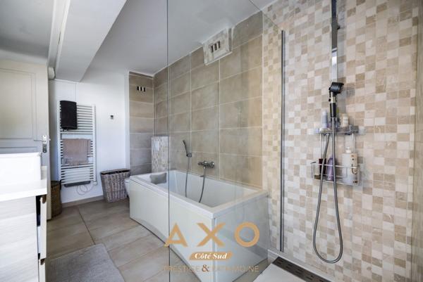 EXCLUSIVITE - MEYREUIL - MAISON DE VILLE - DEPENDANCE - JARDIN - PISCINE - TERRASSES - GARAGE -