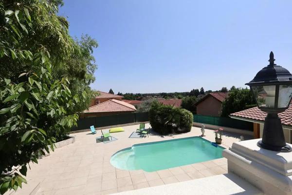Maison familiale avec vue dégagée et piscine ? La Boisse