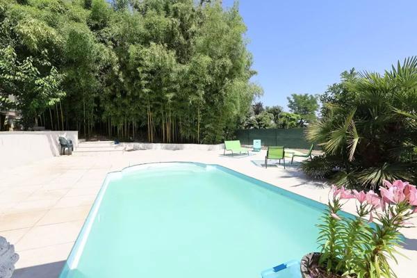 Maison familiale avec vue dégagée et piscine ? La Boisse