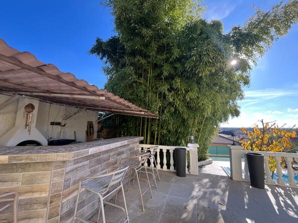 Maison familiale avec vue dégagée et piscine ? La Boisse