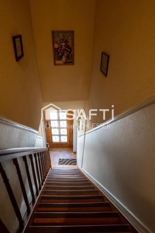 Maison de ville 126 m2 habitables pouvant être divisée en appartements avec un garage, une cave et un grenier aménageable