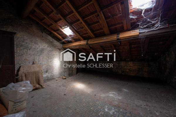 Maison de ville 126 m2 habitables pouvant être divisée en appartements avec un garage, une cave et un grenier aménageable