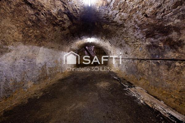 Maison de ville 126 m2 habitables pouvant être divisée en appartements avec un garage, une cave et un grenier aménageable