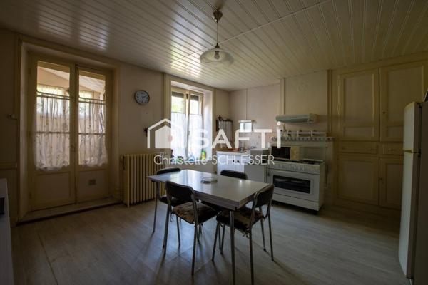 Maison de ville 126 m2 habitables pouvant être divisée en appartements avec un garage, une cave et un grenier aménageable