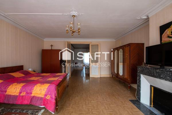 Maison de ville 126 m2 habitables pouvant être divisée en appartements avec un garage, une cave et un grenier aménageable