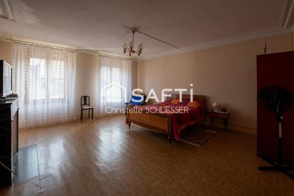 Maison de ville 126 m2 habitables pouvant être divisée en appartements avec un garage, une cave et un grenier aménageable