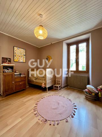 Grande maison familiale avec annexe et terrain à Espère