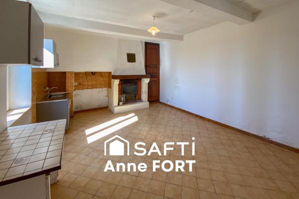 Ferme en pierre à rénover d'environ 132 m2 avec trois dépendances et terrain de 2500 m2
