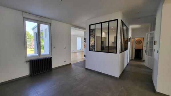Maison de caractère, quartier Remicourt, jardin, grand garage