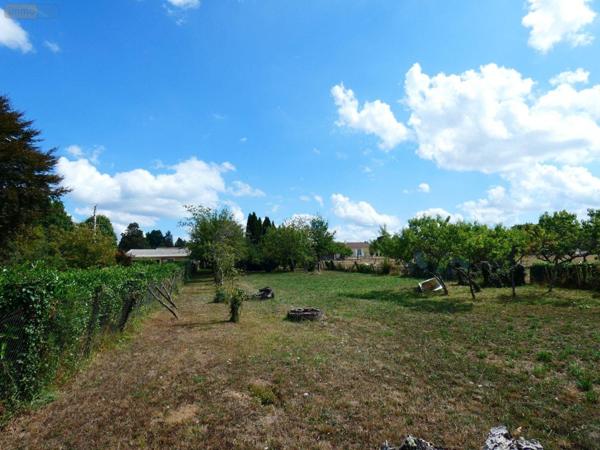 Terrain à Batir à vendre à Rochechouart en Haute-Vienne (87600), ref : 14757/86