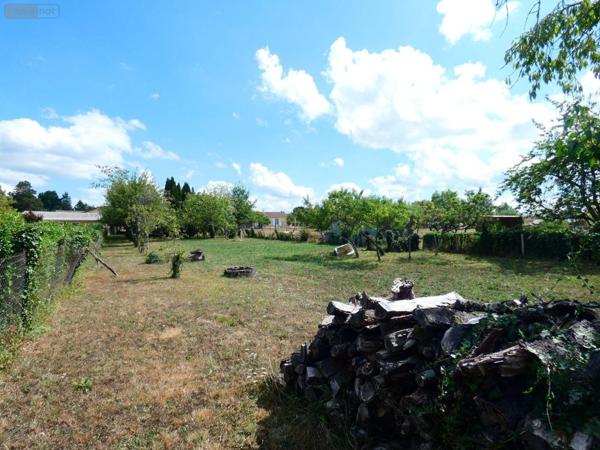 Terrain à Batir à vendre à Rochechouart en Haute-Vienne (87600), ref : 14757/86