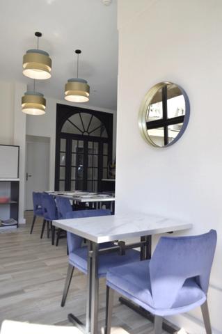 Dpt Hautes Pyrénées (65), à vendre proche de LUZ SAINT SAUVEUR Hôtel - Restaurant