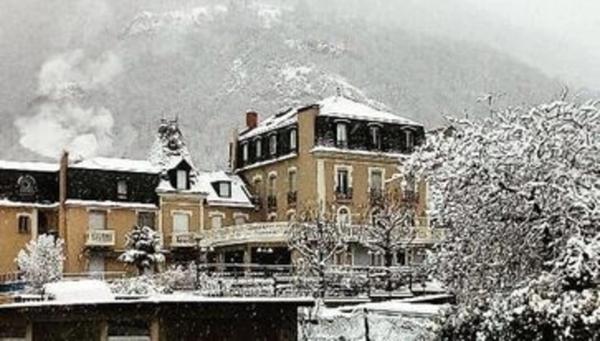 Dpt Hautes Pyrénées (65), à vendre proche de LUZ SAINT SAUVEUR Hôtel - Restaurant