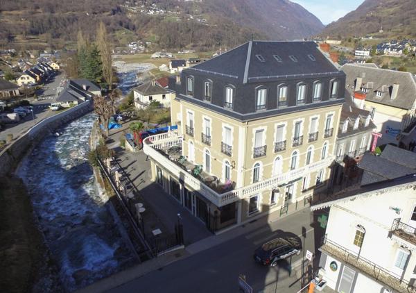 Dpt Hautes Pyrénées (65), à vendre proche de LUZ SAINT SAUVEUR Hôtel - Restaurant