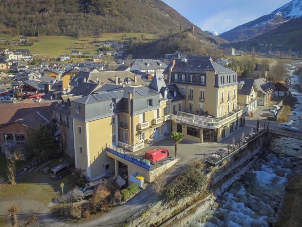 Dpt Hautes Pyrénées (65), à vendre proche de LUZ SAINT SAUVEUR Hôtel - Restaurant
