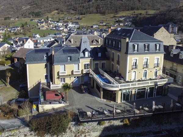 Dpt Hautes Pyrénées (65), à vendre proche de LUZ SAINT SAUVEUR Hôtel - Restaurant