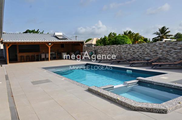 Maison à LE MOULE, 97160 - 5 pièces 210m²