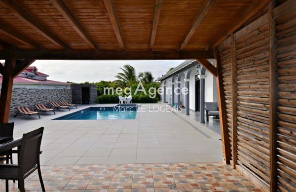 Maison à LE MOULE, 97160 - 5 pièces 210m²