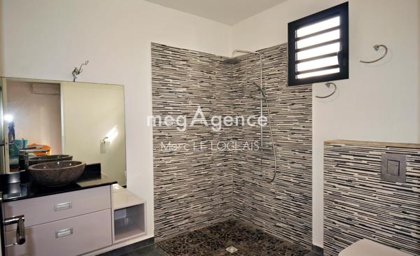 Maison à LE MOULE, 97160 - 5 pièces 210m²