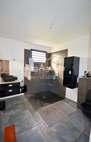 Maison à LE MOULE, 97160 - 5 pièces 210m²