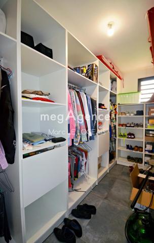 Maison à LE MOULE, 97160 - 5 pièces 210m²