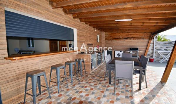 Maison à LE MOULE, 97160 - 5 pièces 210m²