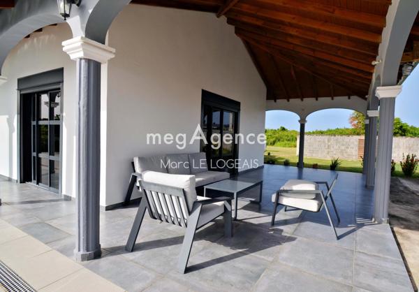 Maison à LE MOULE, 97160 - 5 pièces 210m²