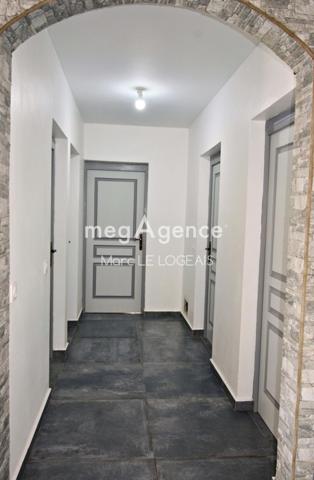 Maison à LE MOULE, 97160 - 5 pièces 210m²