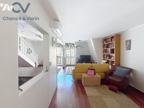 Duplex au cœur de Deauville – Rue piétonne, parking et cave - Vente longue