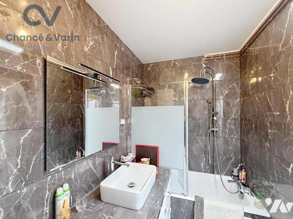 Duplex au cœur de Deauville – Rue piétonne, parking et cave - Vente longue