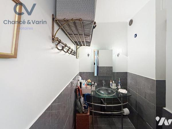 Duplex au cœur de Deauville – Rue piétonne, parking et cave - Vente longue