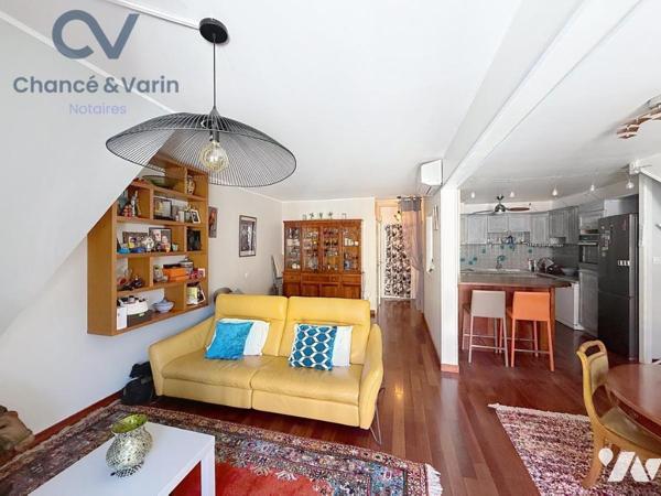 Duplex au cœur de Deauville – Rue piétonne, parking et cave - Vente longue