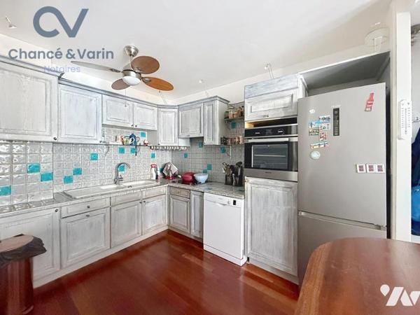 Duplex au cœur de Deauville – Rue piétonne, parking et cave - Vente longue
