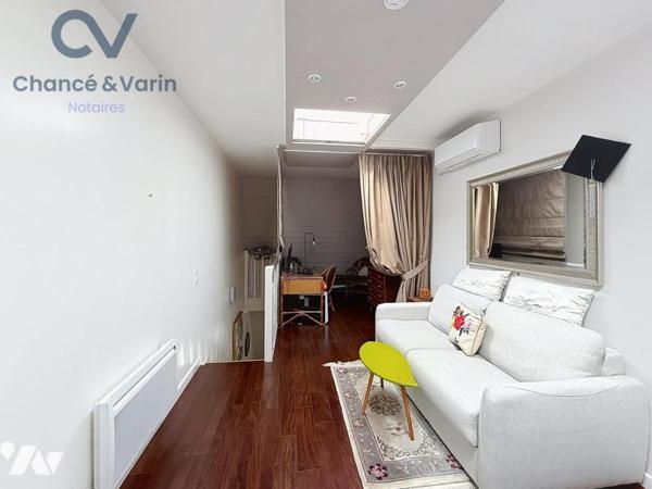 Duplex au cœur de Deauville – Rue piétonne, parking et cave - Vente longue