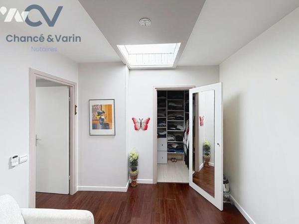 Duplex au cœur de Deauville – Rue piétonne, parking et cave - Vente longue