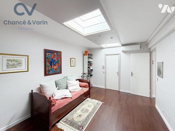 Duplex au cœur de Deauville – Rue piétonne, parking et cave - Vente longue