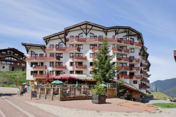 INVESTISSEMENT LOCATIF – Courchevel – Résidence de tourisme Le Britania - 4,26 % de rentabilité