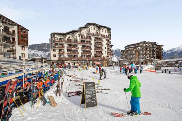 INVESTISSEMENT LOCATIF – Courchevel – Résidence de tourisme Le Britania - 4,26 % de rentabilité