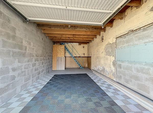 A VENDRE GARAGE AVEC GRENIER à MARANS proche quais sur 2 niveaux