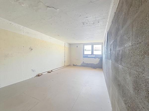 A VENDRE GARAGE AVEC GRENIER à MARANS proche quais sur 2 niveaux