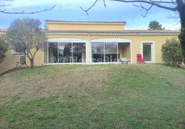 Villa plain-pied avec dépendance