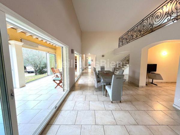 Villa plain-pied avec dépendance